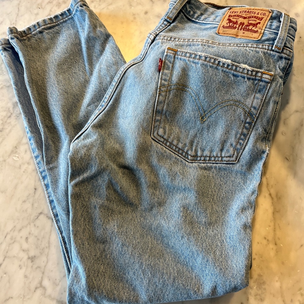 Like new Levis cropped 501 jeans W 26 L 26